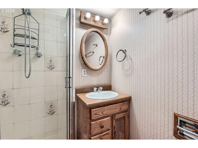 5417 Sw GARDEN HOME Rd, Portland, OR 97219