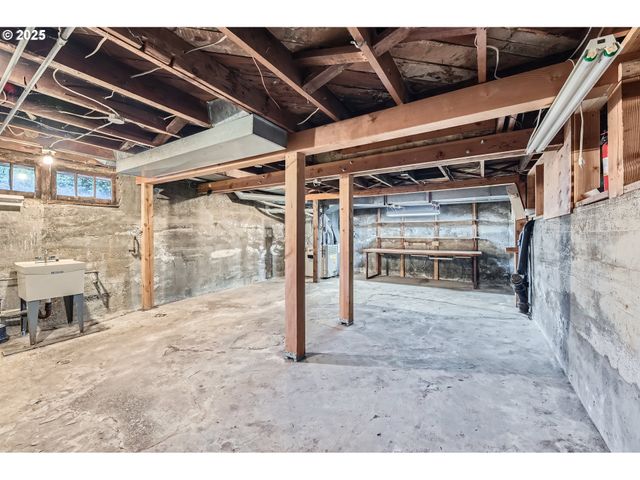5417 Sw GARDEN HOME Rd, Portland, OR 97219