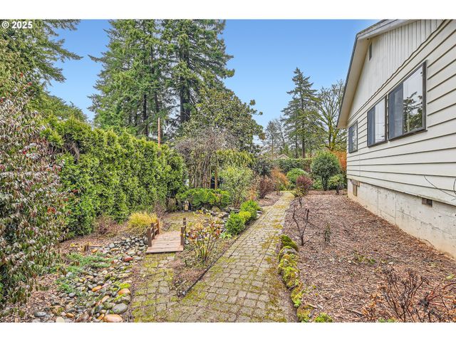 5417 Sw GARDEN HOME Rd, Portland, OR 97219