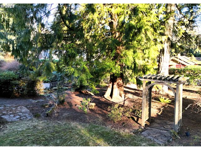 5417 Sw GARDEN HOME Rd, Portland, OR 97219