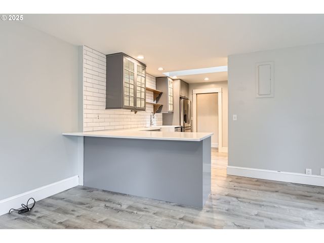 5417 Sw GARDEN HOME Rd, Portland, OR 97219