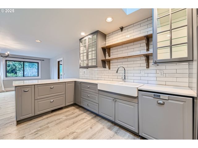 5417 Sw GARDEN HOME Rd, Portland, OR 97219