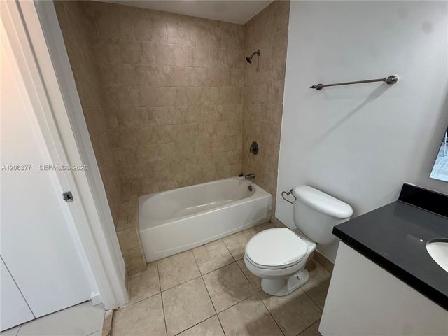90 SW 3rd St 2314, Miami, FL 33130