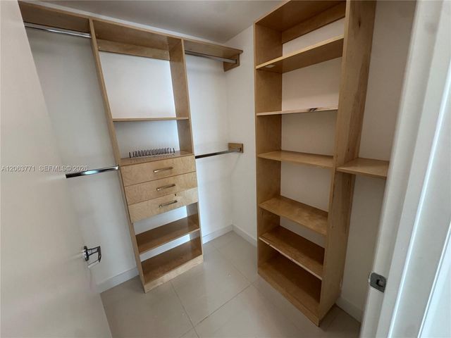 90 SW 3rd St 2314, Miami, FL 33130