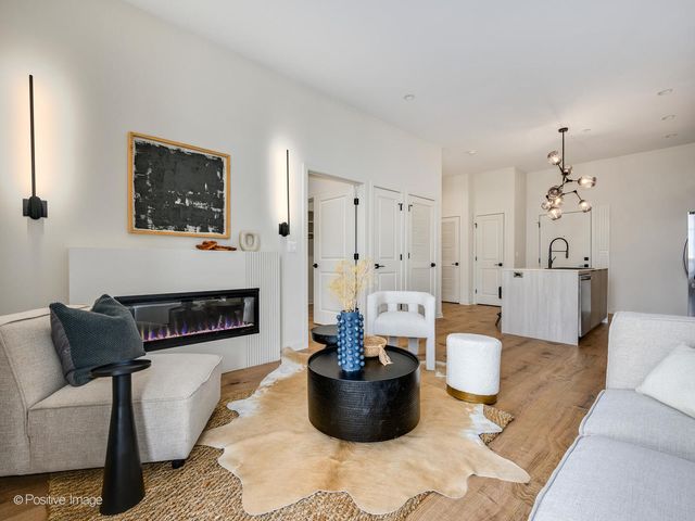 11 W Prospect Avenue 215, Mount Prospect, IL 60056