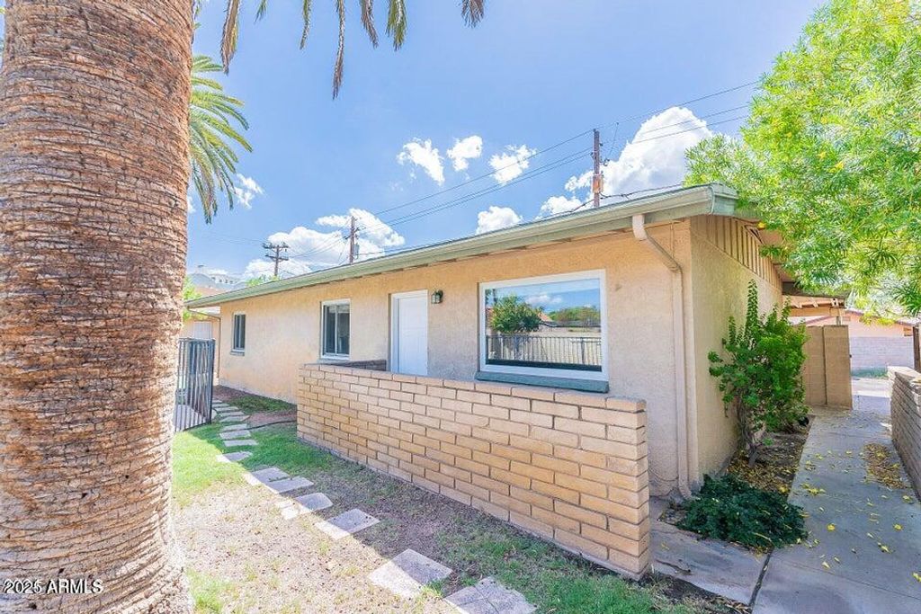 4943 E INDIAN SCHOOL Road 4, Phoenix, AZ 85018