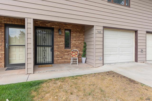 743 PLUM TREE LN, Rapid City, SD 57702