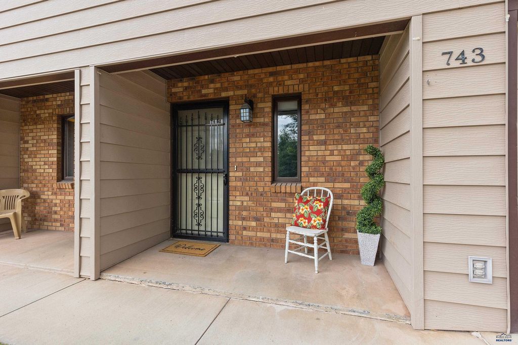 743 PLUM TREE LN, Rapid City, SD 57702