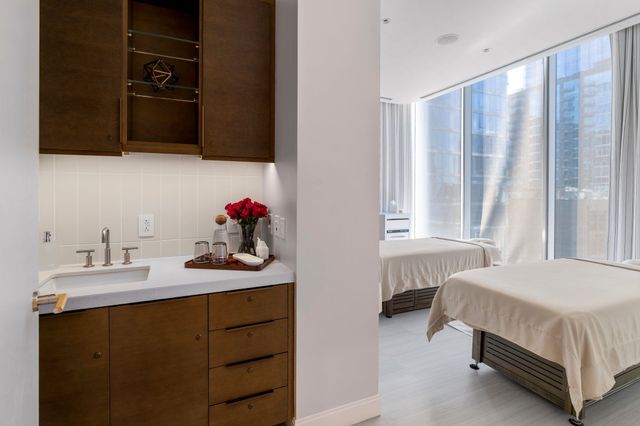 160 2nd Ave S Apt 2104, Nashville, TN 37201