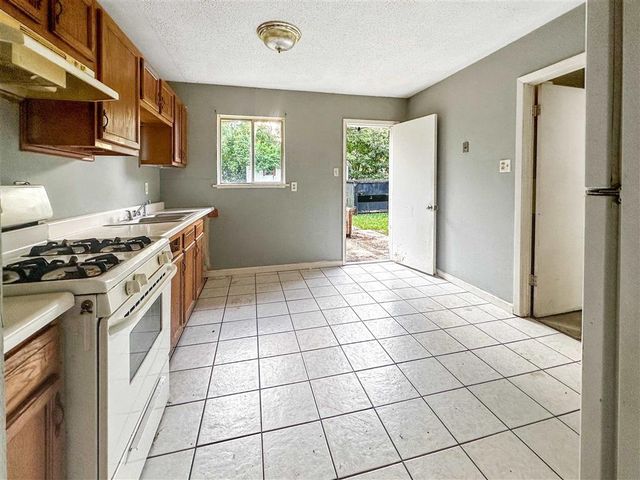 413 Magnolia Street, New Llano, LA 71461