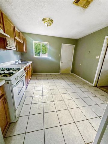 413 Magnolia Street, New Llano, LA 71461