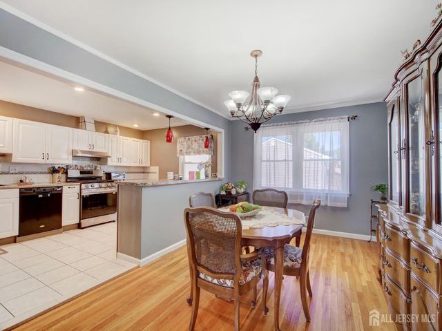 60 S Cliff Road S, Colonia, NJ 07067