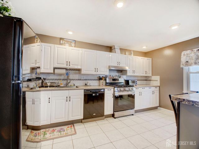 60 S Cliff Road S, Colonia, NJ 07067