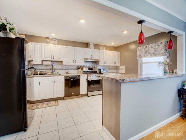 60 S Cliff Road S, Colonia, NJ 07067