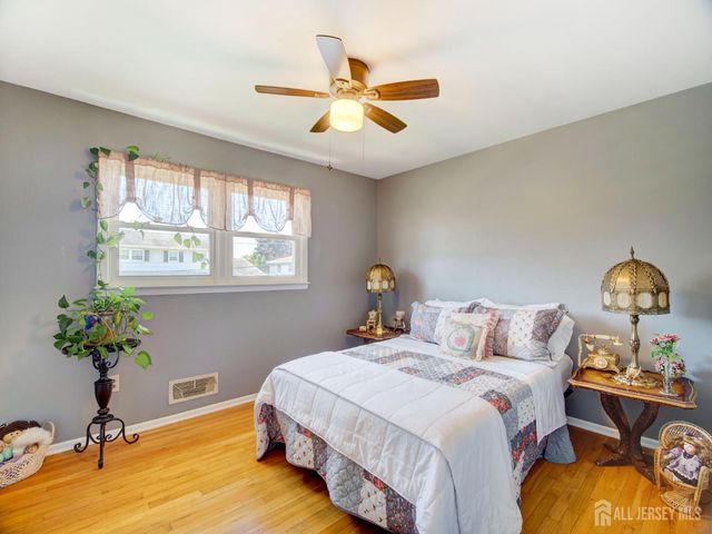 60 S Cliff Road S, Colonia, NJ 07067