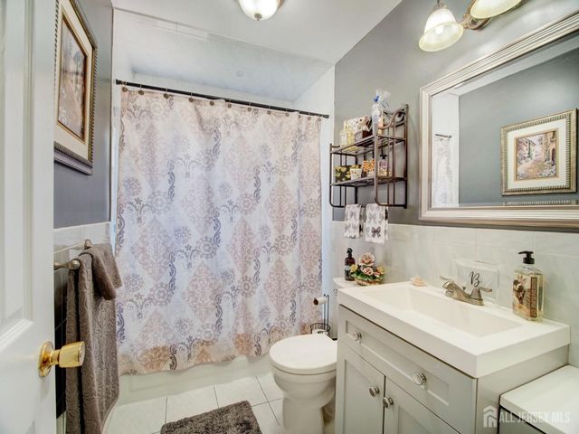 60 S Cliff Road S, Colonia, NJ 07067