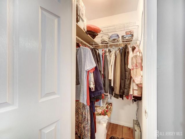 60 S Cliff Road S, Colonia, NJ 07067