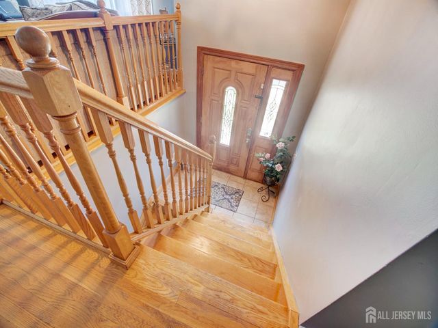 60 S Cliff Road S, Colonia, NJ 07067
