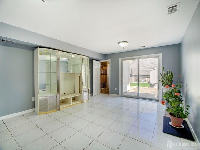 60 S Cliff Road S, Colonia, NJ 07067