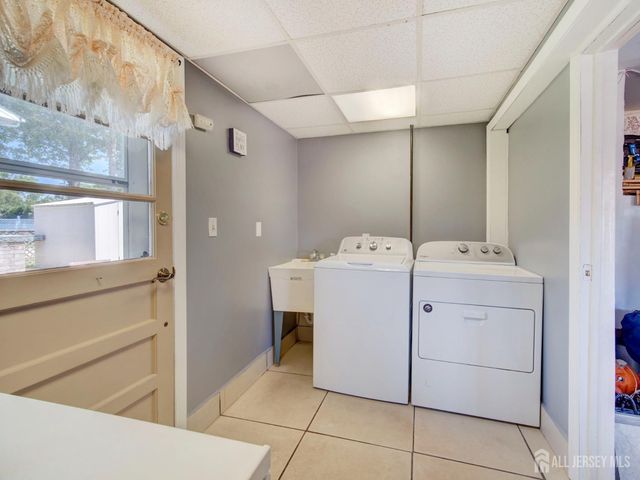 60 S Cliff Road S, Colonia, NJ 07067