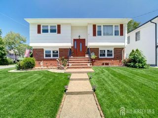 60 S Cliff Road S, Colonia, NJ 07067