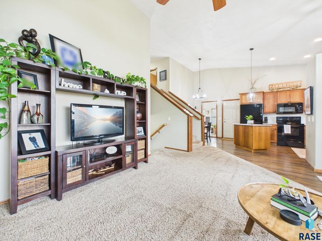 506 Troy Ave Avenue, Harrisburg, SD 57032