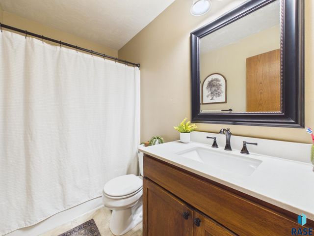 506 Troy Ave Avenue, Harrisburg, SD 57032
