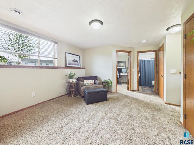 506 Troy Ave Avenue, Harrisburg, SD 57032