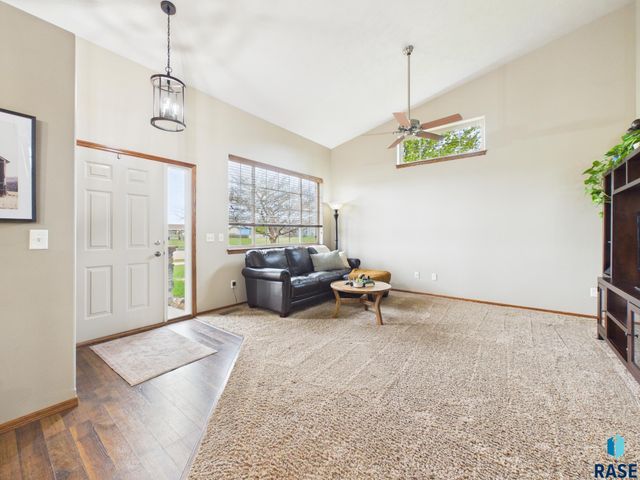 506 Troy Ave Avenue, Harrisburg, SD 57032