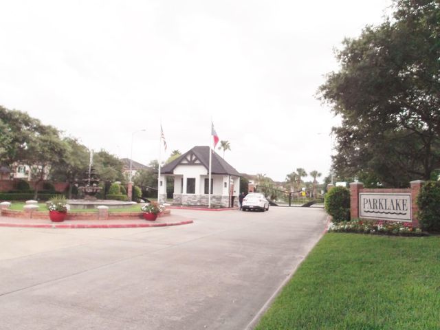 1722 Parklake Village Circle, Katy, TX 77450