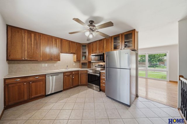 1021 Driftwood Drive, Lincoln, NE 68510