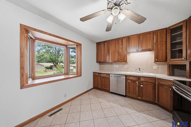 1021 Driftwood Drive, Lincoln, NE 68510