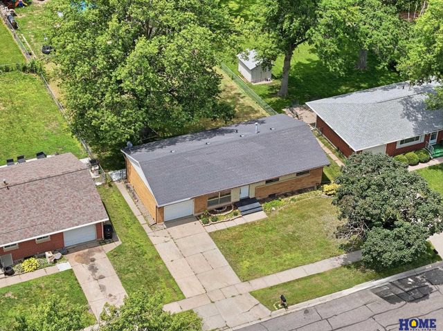1021 Driftwood Drive, Lincoln, NE 68510