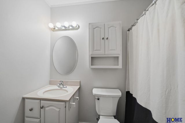 1021 Driftwood Drive, Lincoln, NE 68510
