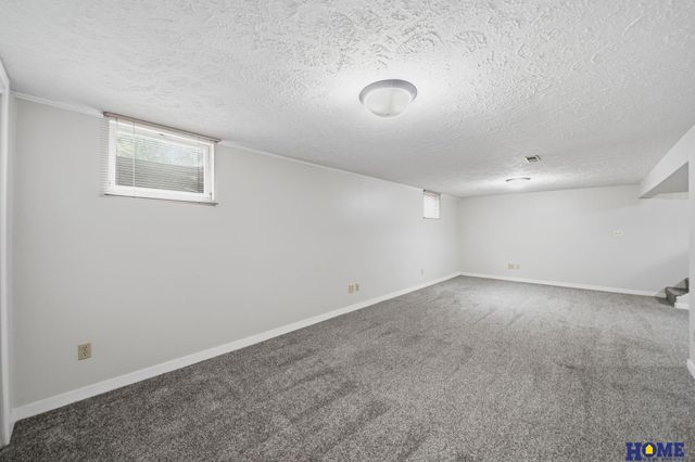 1021 Driftwood Drive, Lincoln, NE 68510
