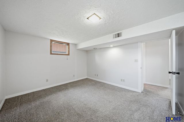 1021 Driftwood Drive, Lincoln, NE 68510