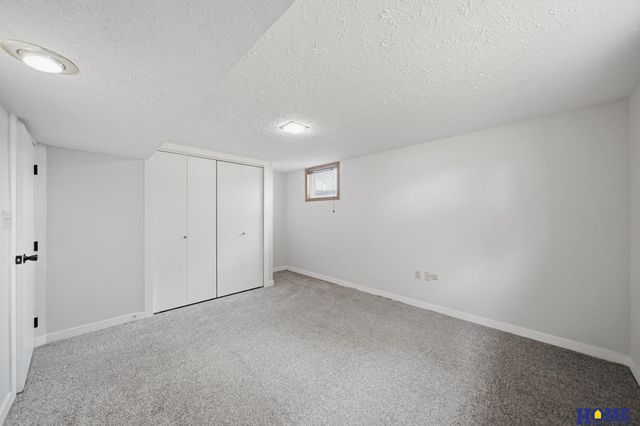 1021 Driftwood Drive, Lincoln, NE 68510