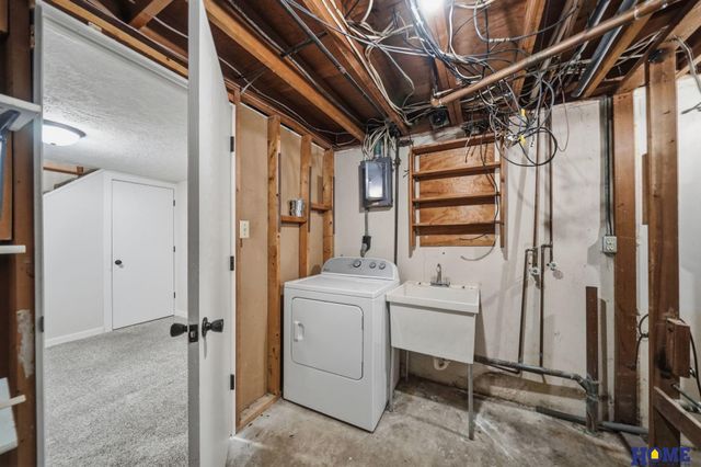 1021 Driftwood Drive, Lincoln, NE 68510