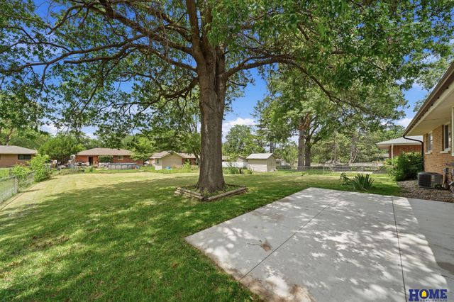 1021 Driftwood Drive, Lincoln, NE 68510
