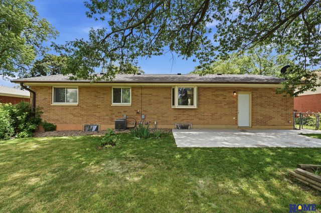 1021 Driftwood Drive, Lincoln, NE 68510