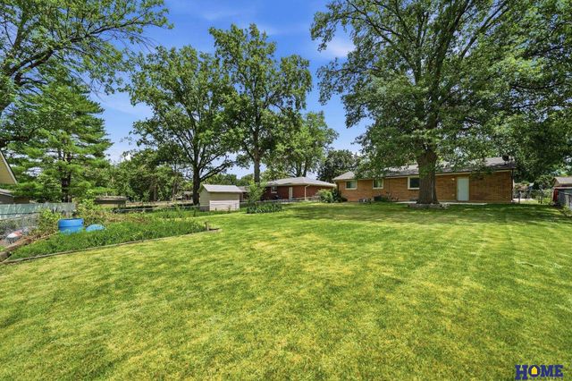 1021 Driftwood Drive, Lincoln, NE 68510