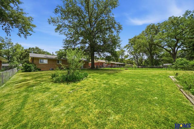 1021 Driftwood Drive, Lincoln, NE 68510