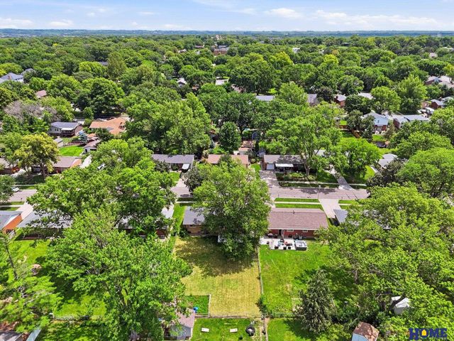 1021 Driftwood Drive, Lincoln, NE 68510