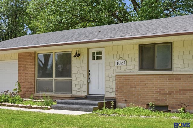 1021 Driftwood Drive, Lincoln, NE 68510