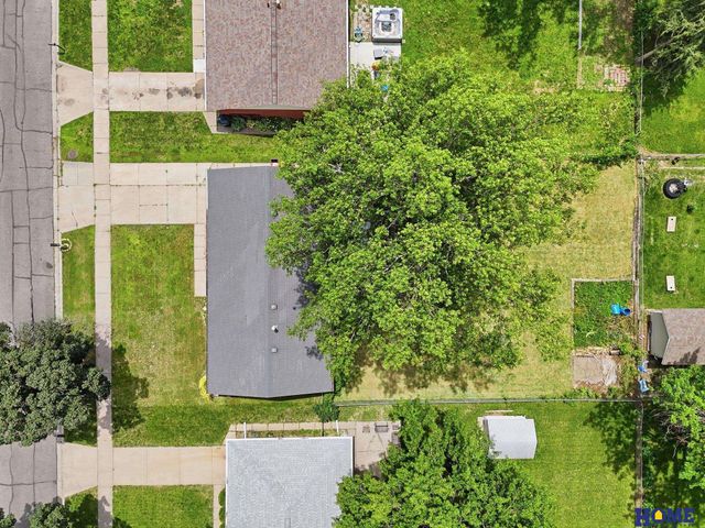 1021 Driftwood Drive, Lincoln, NE 68510