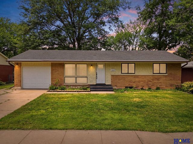 1021 Driftwood Drive, Lincoln, NE 68510