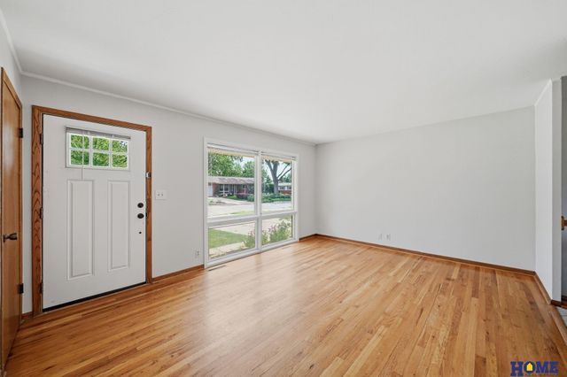 1021 Driftwood Drive, Lincoln, NE 68510