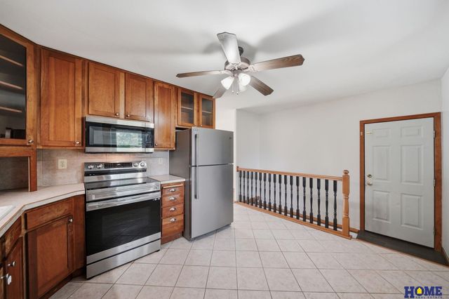 1021 Driftwood Drive, Lincoln, NE 68510