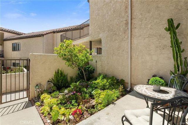 23401 Park Sorrento 55, Calabasas, CA 91302