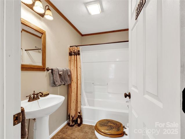 191 Pacolet Woods Lane, Saluda, NC 28773